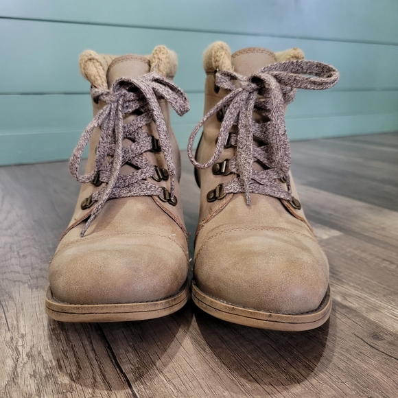 Billabong Outer Limits Tan Booties - Picture 2 of 10